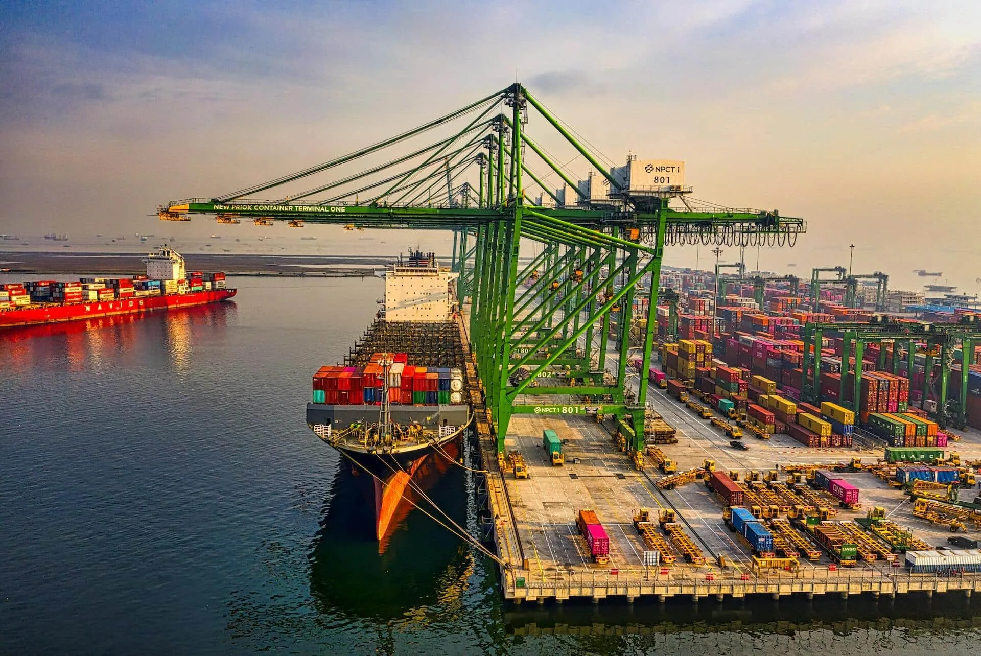 An intermodal container ship in a port with a crane above it